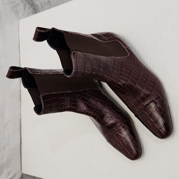 Trademark Shoes - Chic Crocodile-Embossed Ankle Boots in Brown